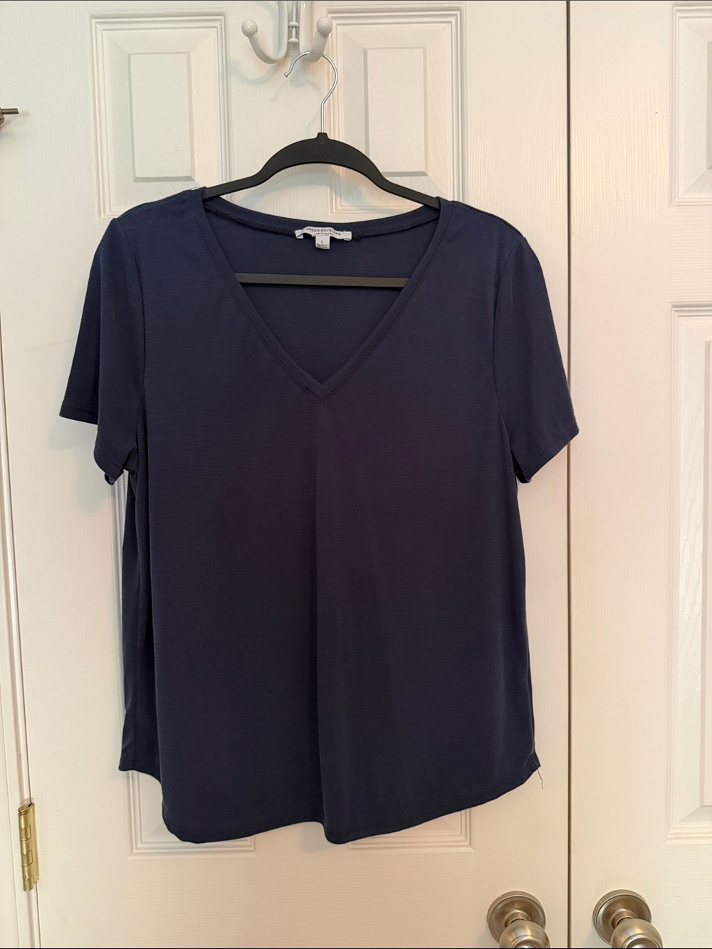 Green Envelope Navy V-Neck Short Sleeve Tee Ribbed poly spandex L